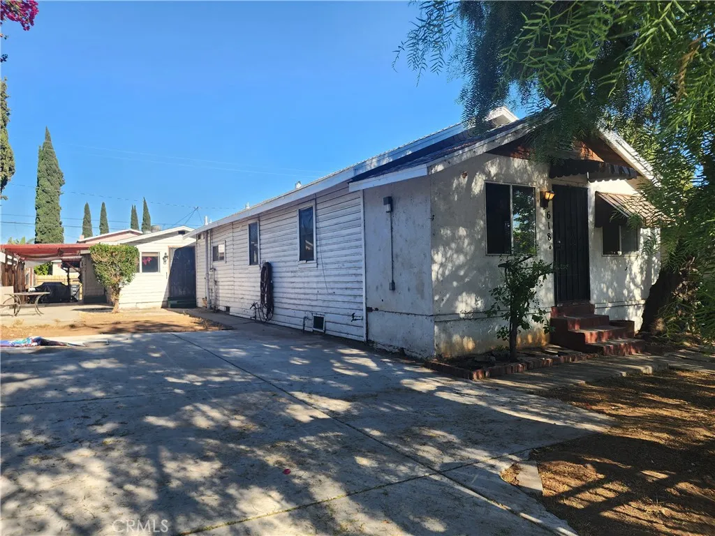 618 S Mcbride Avenue, Los Angeles, California 90022 home-pic-1